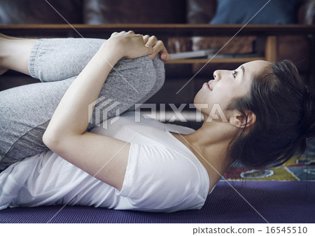 Fetal pose 16545510