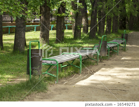 bench on the white background  16549271