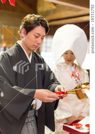 sacred sake, shinto ceremony, shinto wedding 16551792
