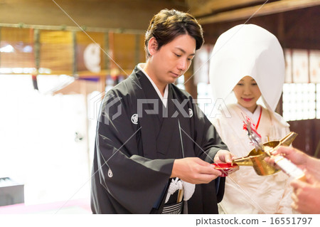 sacred sake, shinto ceremony, shinto wedding 16551797