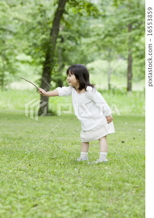 Girls and children 16553859