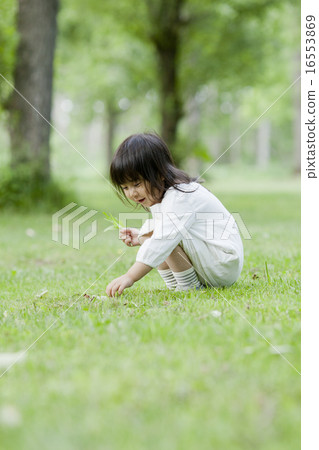 Girls and children 16553869