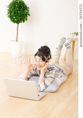 Female OK sign using a laptop computer in the room 16554272