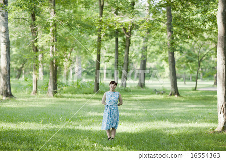 Women Park Women Park 16554363