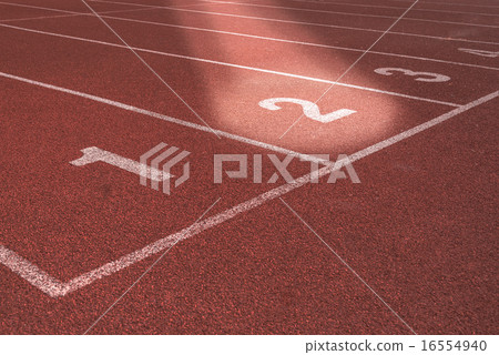 Start track lanes 1 2 3 of a red racing track 16554940