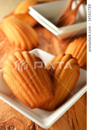 Madeleine Madeleine 16562789