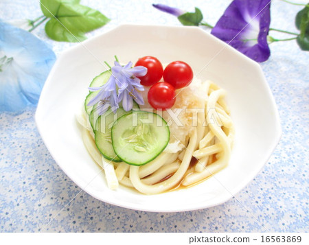 在夏天冷面的美味食物 16563869