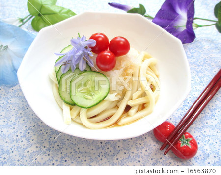 在夏天冷面的美味食物 16563870