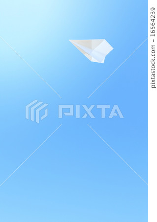 在透明的藍天的紙飛機跳舞 在透明的藍天的紙飛機跳舞 16564239