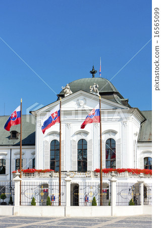 Presidential residence in Grassalkovich Palace Presidential residence in Grassalkovich Palace 16565099