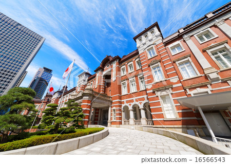 東京站丸之內中央口和藍天 16566543