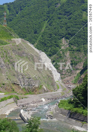 災害恢復新潟縣（通道南）神奈川溫泉附近倒塌區域的恢復外觀 16567449
