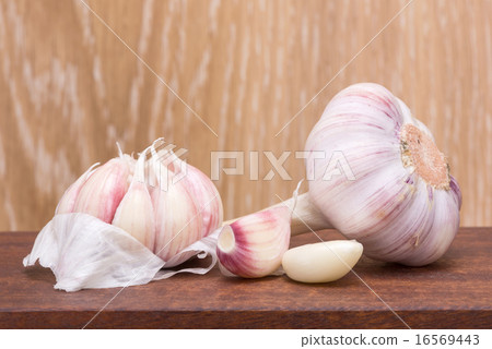 garlic - clove and head 16569443