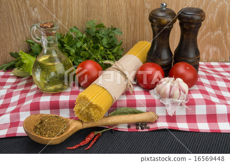 spaghetti and ingredients for seasoning 16569448