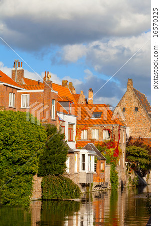 Beautiful houses in Bruges Beautiful houses in Bruges 16570325