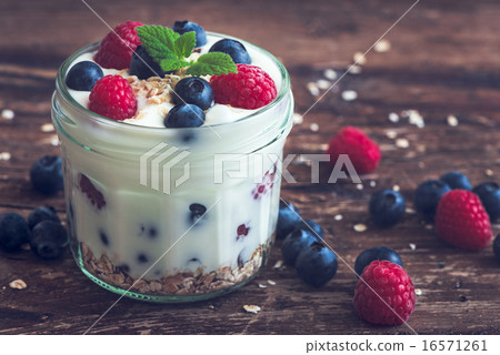 Yogurt with Fresh Berries on Woden Table 16571261