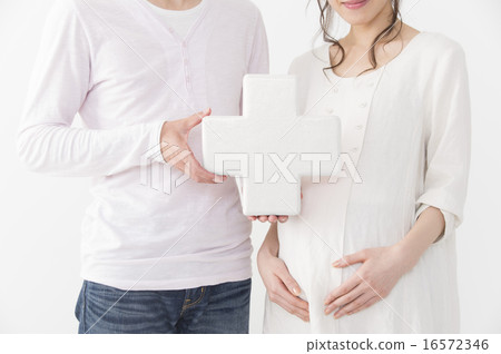 Infertility treatment Maternity life image 16572346