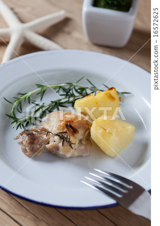 Chicken and potatoes grilled with grass Chicken and potatoes grilled with grass 16572625