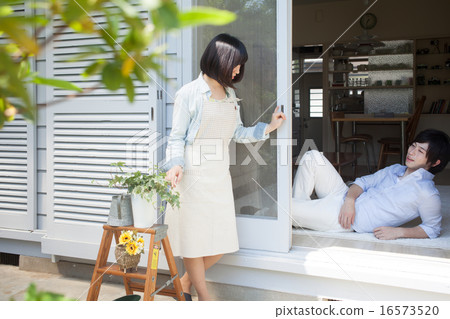 Gardening image in the garden 16573520