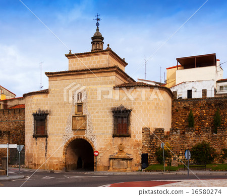 Puerto de Trujillo - old city gate at Plasencia Puerto de Trujillo - old city gate at Plasencia 16580274