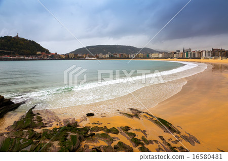 General view of La Concha beach. Donistia General view of La Concha beach. Donistia 16580481