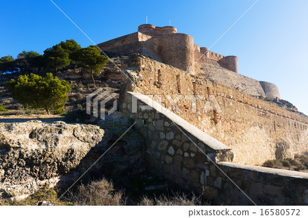 Day view of castle of Chinchilla Day view of castle of Chinchilla 16580572