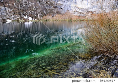Walk of Plitvice Lakes National Park 16580657