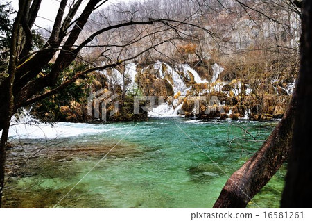 Walk of Plitvice Lakes National Park 16581261