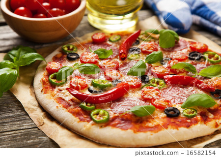 Delicious home made pizza Delicious home made pizza 16582154