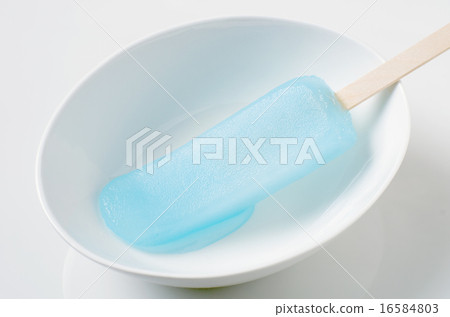 Melting popsicles (1 in oval plate • slightly melting) 16584803