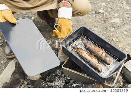  Outdoor family 16585259