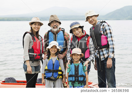  Outdoor family 16586398
