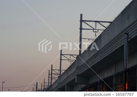 Elevated Elevated 16587707