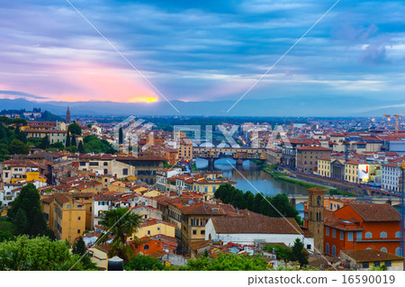 Ponte Vecchio at sunset, Florence, Italy Ponte Vecchio at sunset, Florence, Italy 16590019