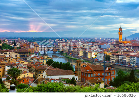 Ponte Vecchio and Palazzo Vecchio, Florence, Italy 16590020