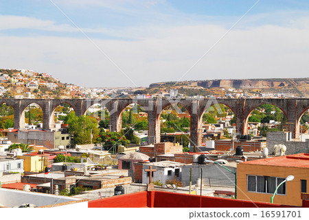 從墨西哥克雷塔羅天文台看到的水道橋 從墨西哥克雷塔羅天文台看到的水道橋 16591701