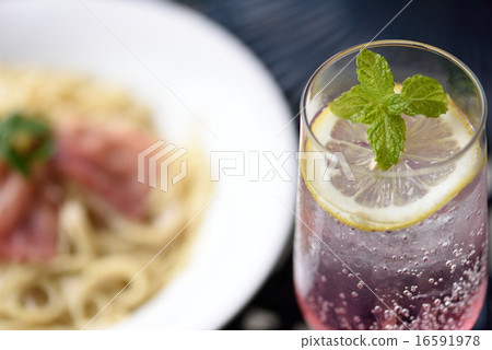 Pink grapefruit soda Pink grapefruit soda 16591978