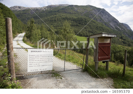 Fence of Brekkedalsvegen toll road (Norway) 16595370