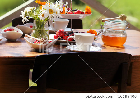 breakfast outdoor - coffee, honey, berries 16595406