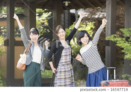 Women's journey 16597719