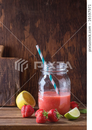 Red smoothie 16597971