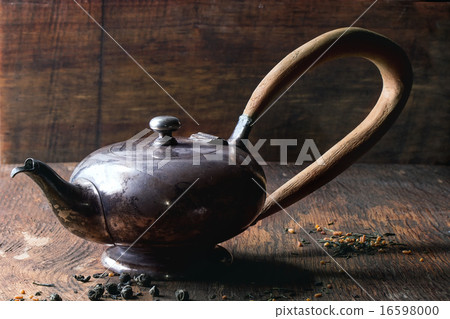 Vintage metal teapot Vintage metal teapot 16598000
