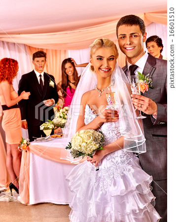Wedding couple drinking champagne Wedding couple drinking champagne 16601510