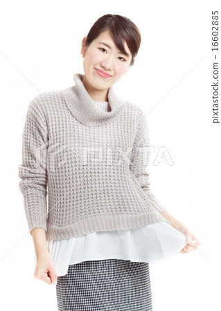 A beautiful woman who fancy in autumn / winter fashion 16602885
