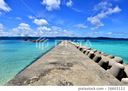 防波堤照片的孤零零海島Hatoma小島的防波堤風景圖片 16603112