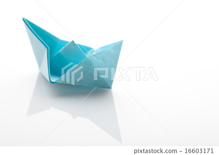 Origami paper ship on white background 16603171