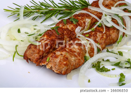Kebab with onion rings Kebab with onion rings 16606850