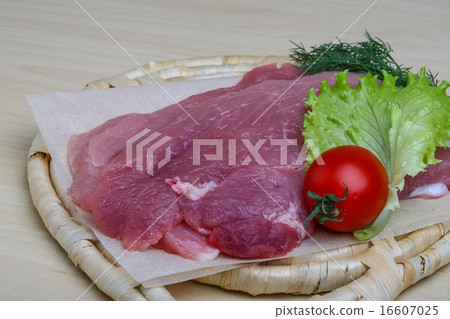 Raw pork schnitzel Raw pork schnitzel 16607025