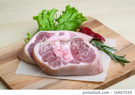 Pork knee steack 16607039