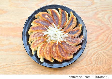 Hamamatsu dumpling (circular arrangement + boiled moyashi). 16608359